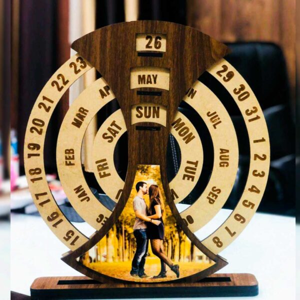Wooden Table Calendar - Image 1